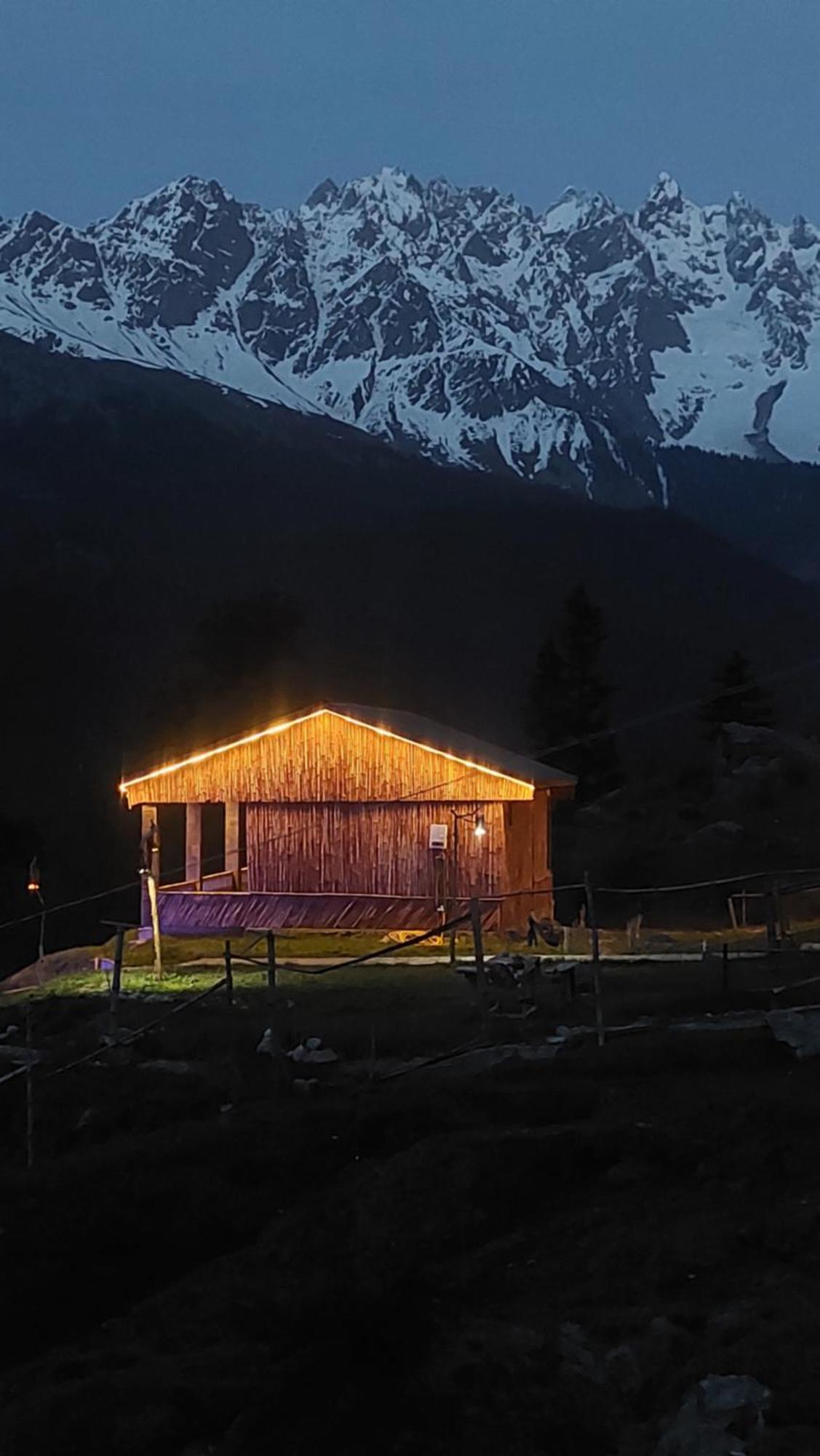 Khana Badosh Resort Kalam Buitenkant foto